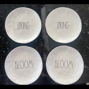 RAE DUNN “SPRING”“BLOOM” Round Dinner Plates Set of x4. Gently used,no blemishes